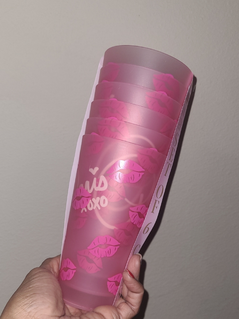 PARIS HILTON Set of 6 Pink Lip-Print Plastic Cups - Picture 3 of 5